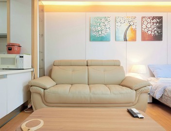 STUNNING 1-bedroom CORNER condo with Lots of Sunlight and your "Premier" Host! 2