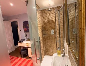 Stunning 4 Bed Town House with Terrace in London 3