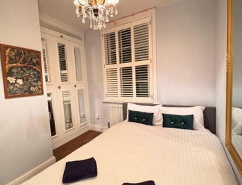 Stunning 4 Bed Town House with Terrace in London 4