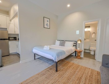Stunning Back Bay Studio Apartment 5