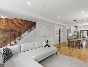 Stunning central 3Br/3ba with parking and deck 4