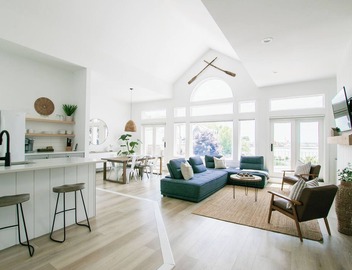 Stunning Harbour Front Suite | Exceptional Views & Prime Location 3