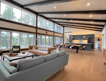 Stunning inside and out! Words don’t do it justice! Experience it for yourself! 5