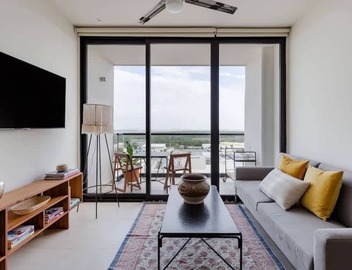 Stunning Lagoon View Condo Pool & Gym 9th Floor 4