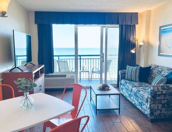 Stunning Oceanfront Suite w Jetted tub! 3
