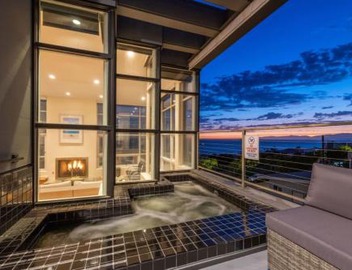 Stunning Panoramic Ocean Views Penthouse Hot Tub 4