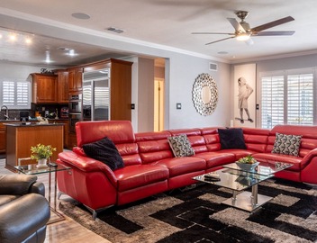 Stunning, Pvt Lux Home-Modern Vibe-King Bed, Jacuzzi, Fire Pit, BBQ, Much More! 3