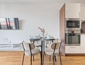 Stylish 1 BR Gym Near Excel & London City Airport 2