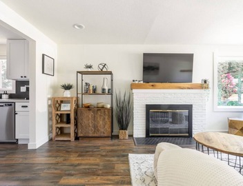 Stylish 2-bd Home, Blocks to Shops & Light Rail 2