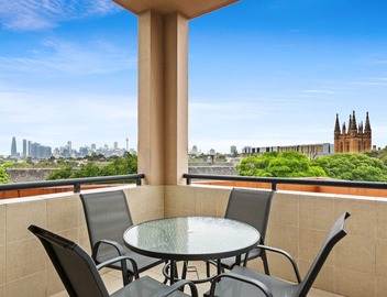 Stylish 2-Bed Camperdown Apartment with Balcony 3