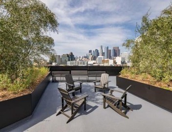 Stylish 2BD Haven with Scenic DTLA Views and Parking 2