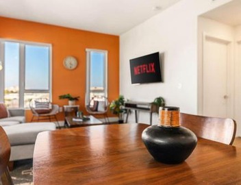 Stylish 2BD Haven with Scenic DTLA Views and Parking 5