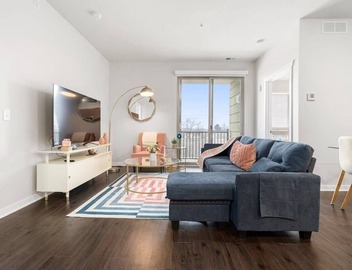 Stylish 2BR Suite Near DT Traverse City + Smart TV 2