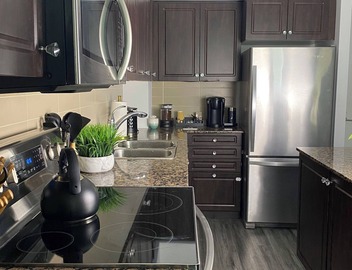Stylish 3-bed Toronto Waterfront Suite. 15 minutes from Union Station 3