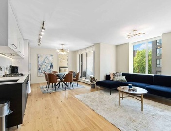 Stylish 3BD Chinatown Condo | Rooftop & City Views 5