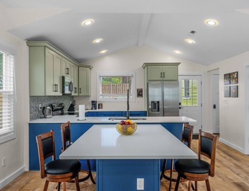 Stylish 4BR Haven Backyard and Fire Pit 3