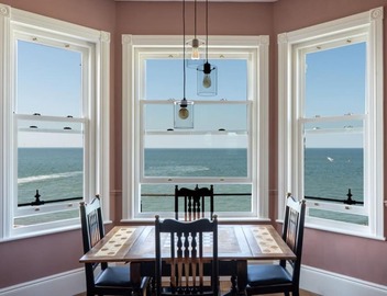 Stylish Beachfront Luxury Apartment, Sweeping Ocean Views and Log Burner 4