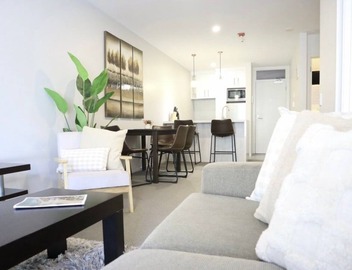 Stylish Central Escape | Walk to Beach & Cafés 4