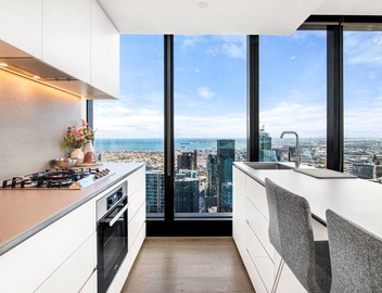 Stylish City Apartment with Expanding City Views 3