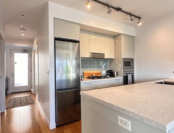 Stylish downtown penthouse with private rooftop patio and stunning views 4