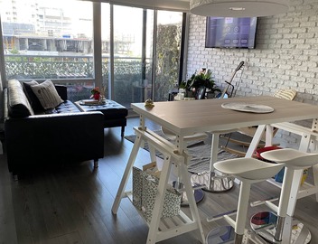 Stylish Fully Furnished 1 Bedroom Condo close to CN Tower 2