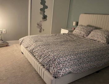 Stylish Fully Furnished 1 Bedroom Condo close to CN Tower 5