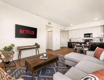 Stylish Haven with Scenic DTLA Views & Parking - Walking to Little Tokyo 5