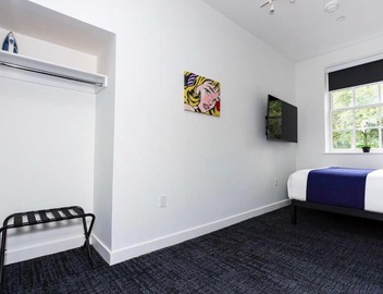 Stylish Hotel Room in Boston's Fenway - Unit #107 4