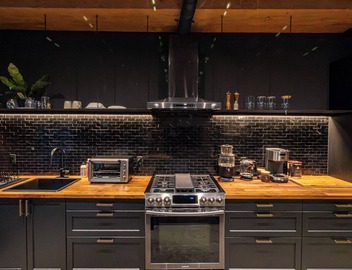 Stylish Industrial Loft Historic Gastown 4