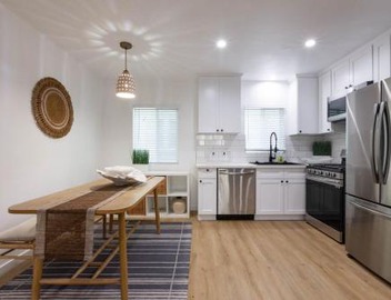 Stylish Long Beach Retreat Walk to Beach Bars 2