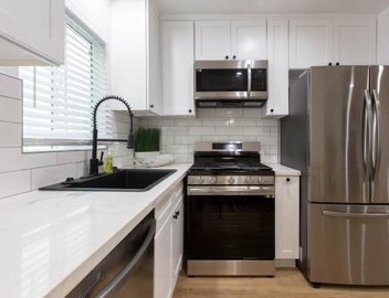 Stylish Long Beach Retreat Walk to Beach Bars 5