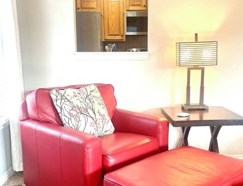 Stylish, Modern 3-bedroom home in Ozark. Near Finley Farms, park, library 3
