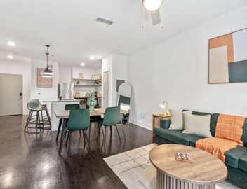 Stylish Modern Queen Suite Parking Pet Friendly 4