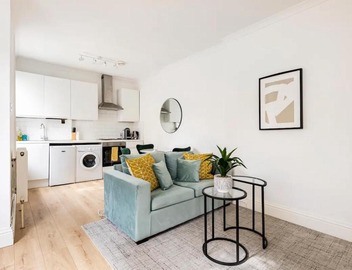 Stylish one bedroom apartment in Greater London 3