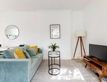 Stylish one bedroom apartment in Greater London 5