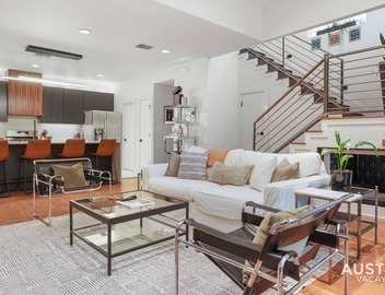 Stylish Retreat + Outdoor Oasis in Heart of Austin 5