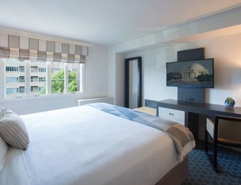 Stylish Room, Minutes to George Washington University, Pets Are Allowed! 3