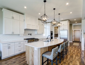 Stylish Seattle Farmhouse + Bonus suite and breathtaking views 2