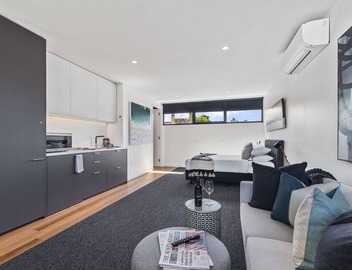 Stylish Studio with Great Amenities near Beachside 3