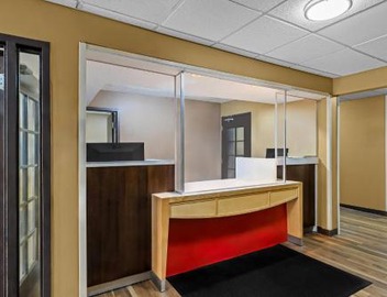 Suburban Studios Charlotte - Executive Park 3