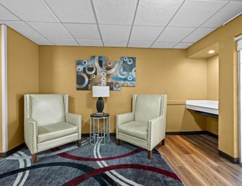 Suburban Studios Charlotte - Executive Park 4