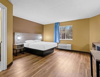 Suburban Studios Charlotte - Executive Park 5