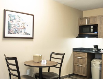 Suburban Studios Charlotte-Ballantyne 2