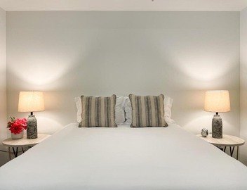 Suite Downtown Pool and Gym Access 3
