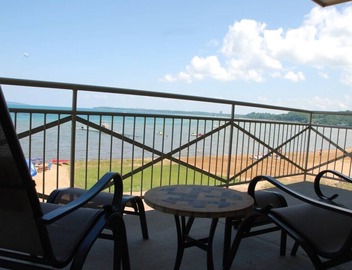 Suite with direct view of Grand Traverse Bay 4