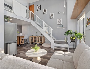 Sun-Drenched Downtown Loft - Views of Skyline 4