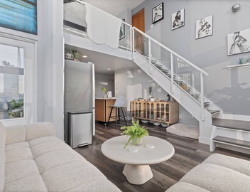 Sun-Drenched Downtown Loft - Views of Skyline 5