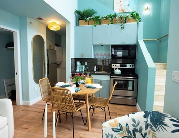 Sun-kissed Retreat: Pool, Beach Access, BBQ & Balcony! 4