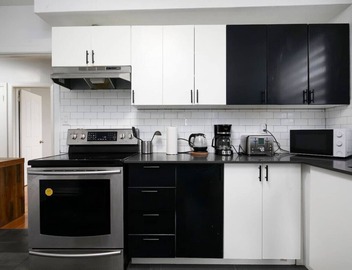 Sunlit 2BR Retreat – Experience MTL in Comfort 4