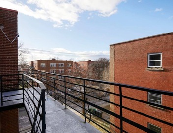 Sunlit 2BR Retreat – Experience MTL in Comfort 5